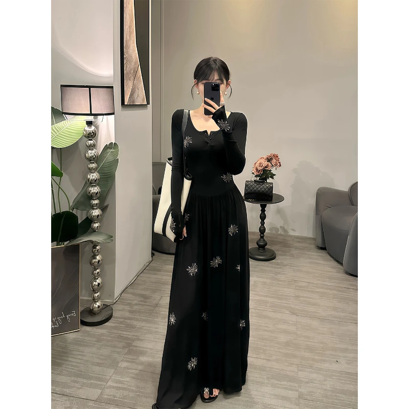 纯欲辣妹设计感V领长袖裙子女2025秋季新款高级感修身显瘦连衣裙