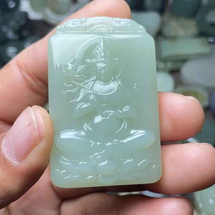 和田玉颈饰未镶嵌正**光