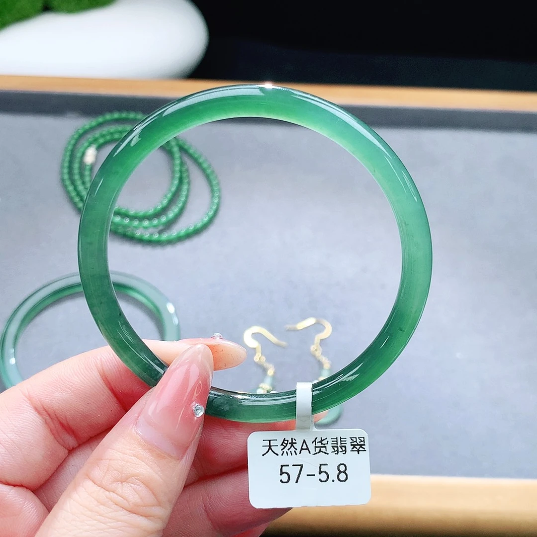 未镶嵌手镯（圆镯）翡翠