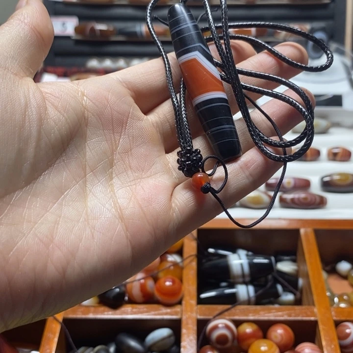 玛瑙/玉髓颈饰未镶嵌终****?