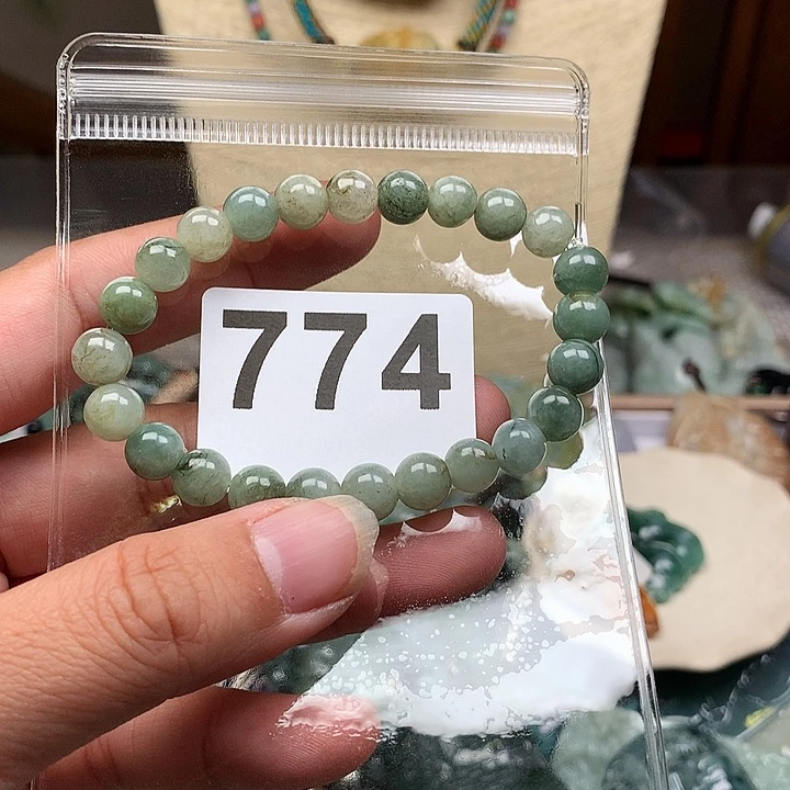 翡翠颈饰未镶嵌用****0翡翠