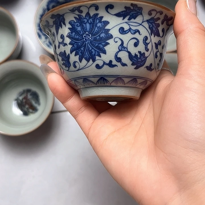 青花缠枝莲压手杯