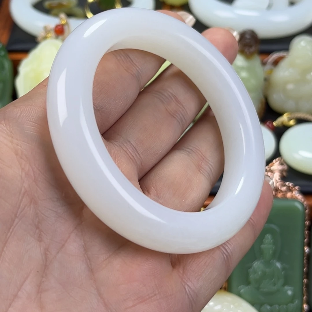 和田玉手镯未镶嵌55.56俄