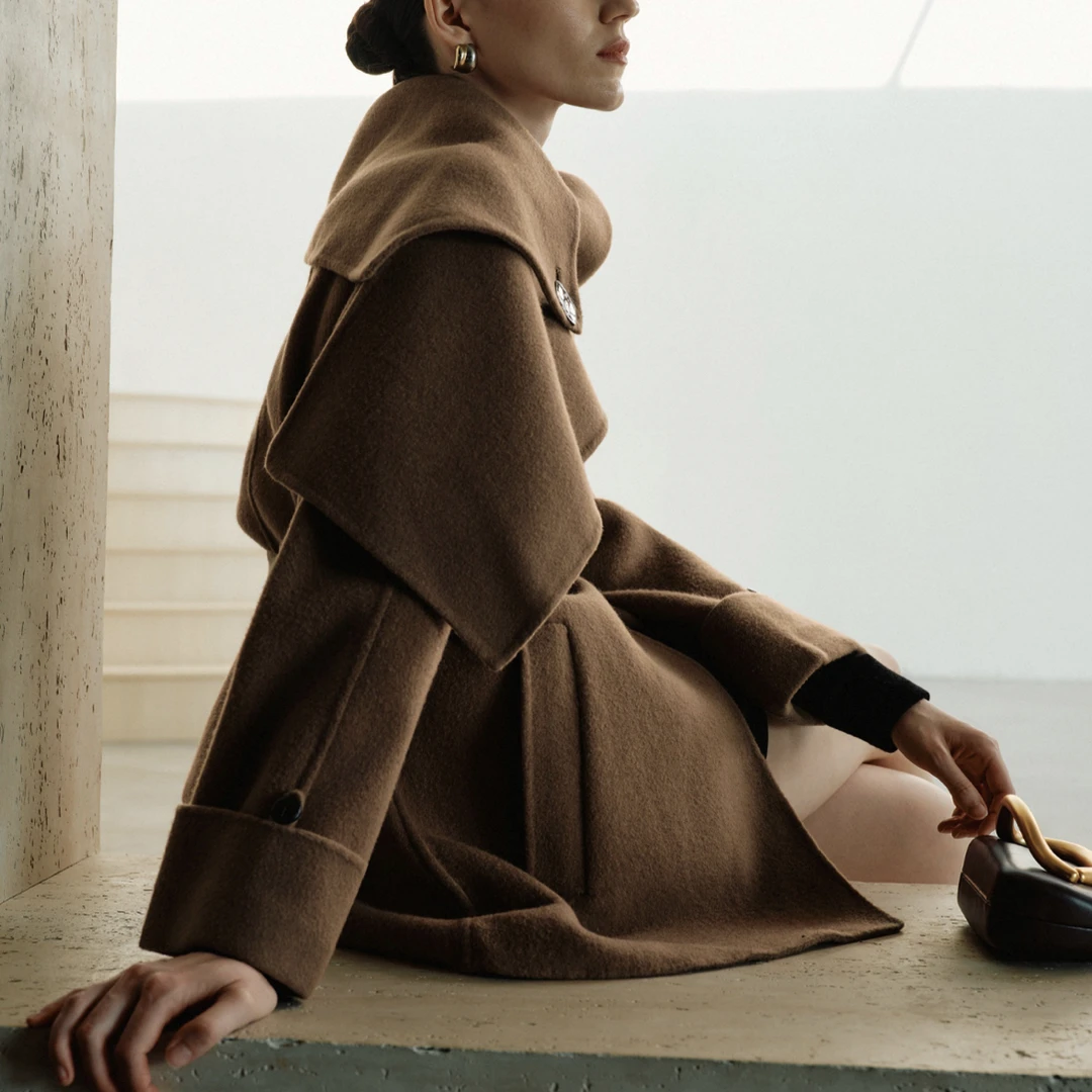 【猫本家】艾家披肩款中长咩毛大衣