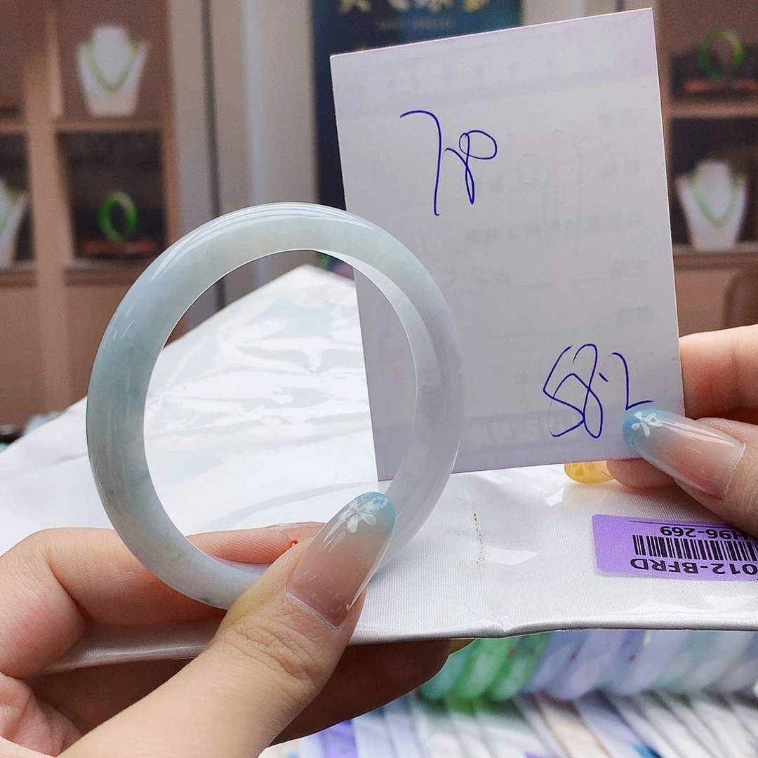 翡翠手镯未镶嵌0……
