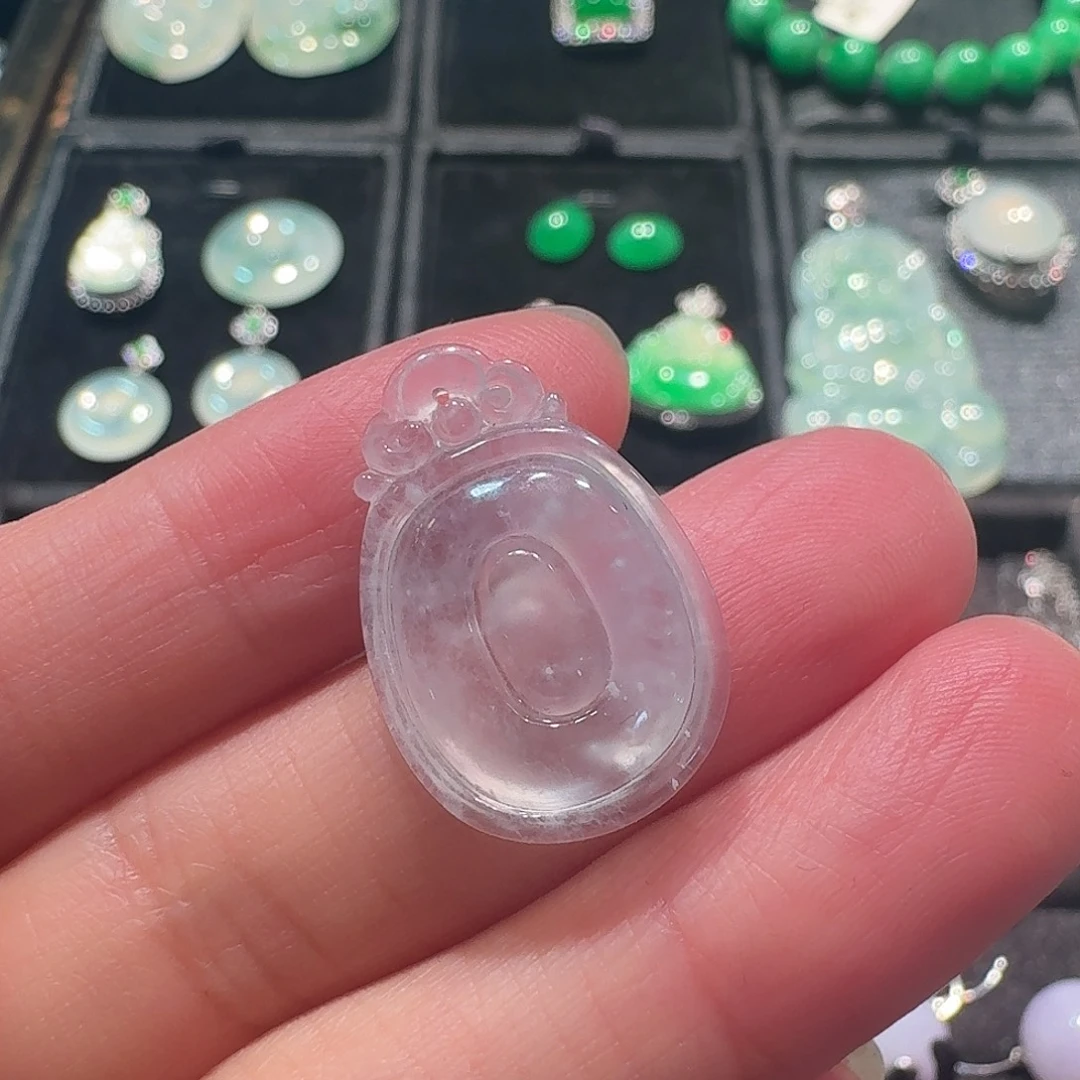 翡翠未镶嵌颈饰冰种小金钱贝