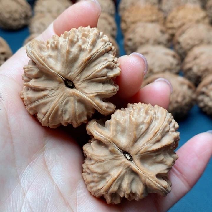 文玩核桃把件塔****39三角白