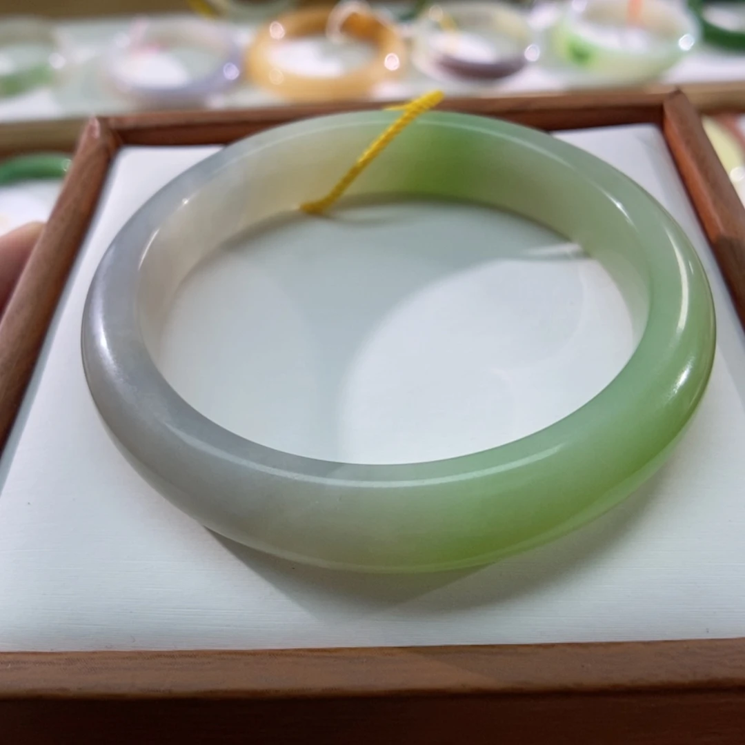 【闪购商品】未镶嵌手镯和田玉（翠青玉）