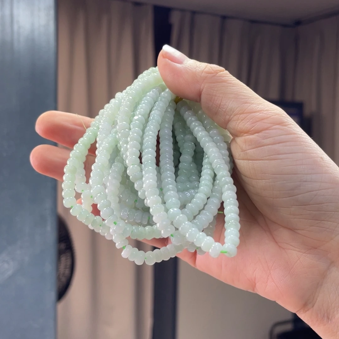 翡翠未镶嵌手镯多样性发一