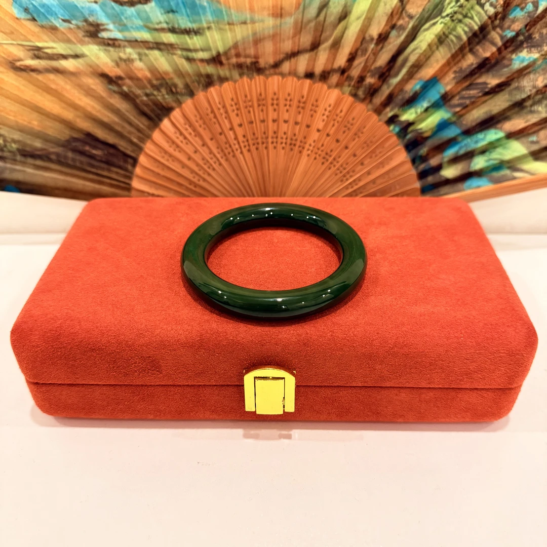 壹屿珠宝     123107  和田玉传世级手镯圈口56