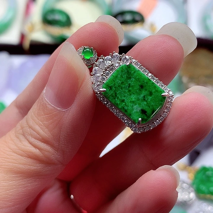 翡翠银S925镶嵌颈饰翡翠