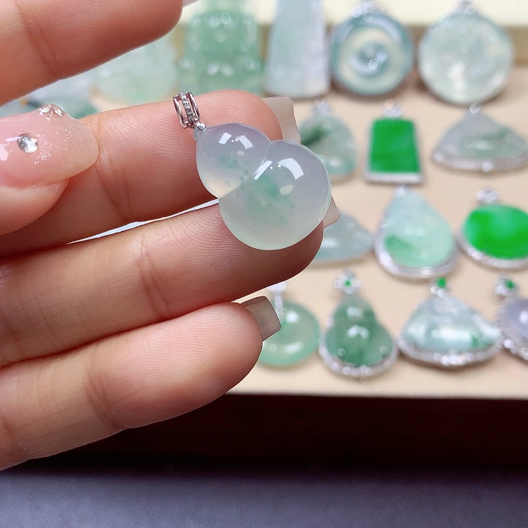 翡翠颈饰18K金镶嵌H*g翡翠