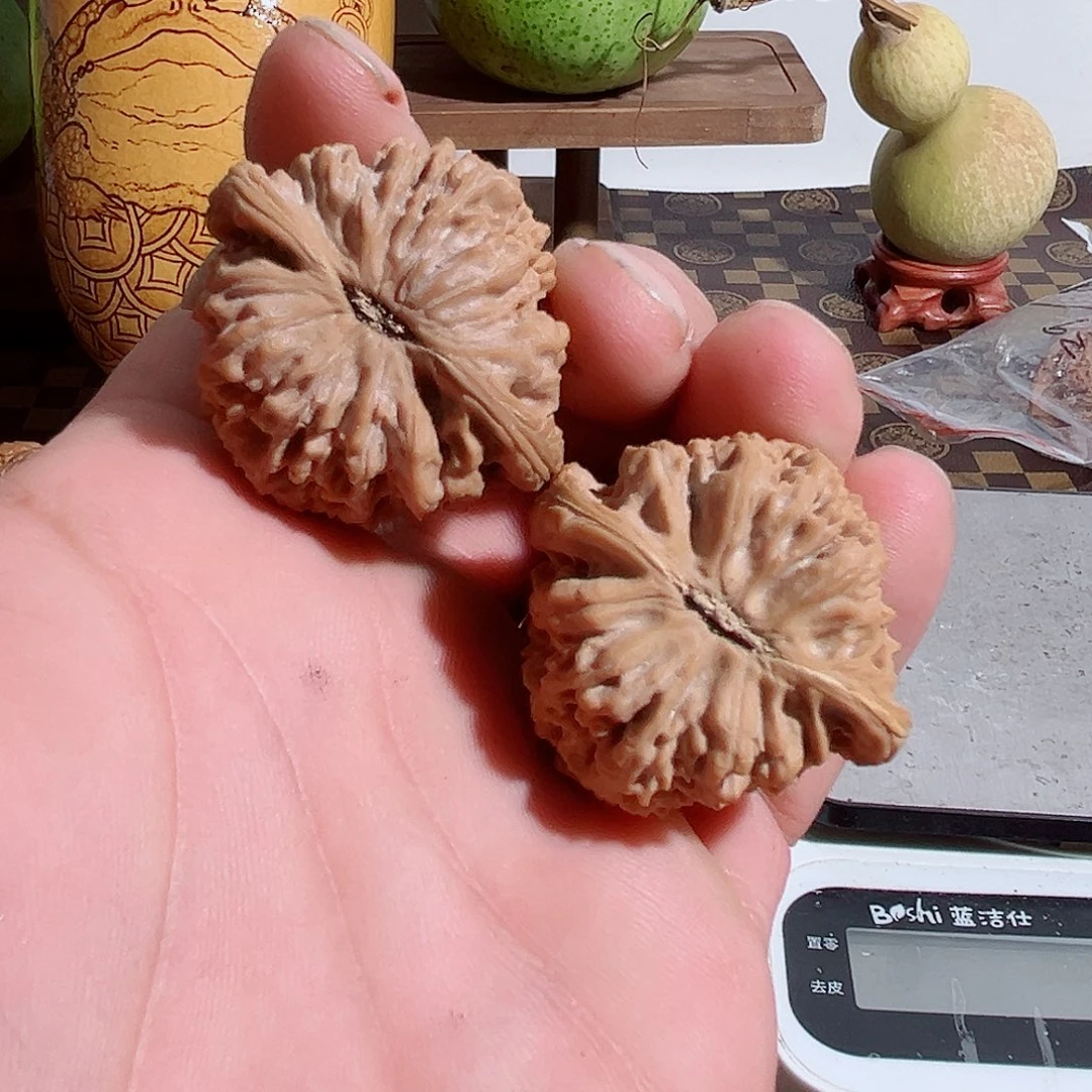海***边文玩核桃吊坠南疆石