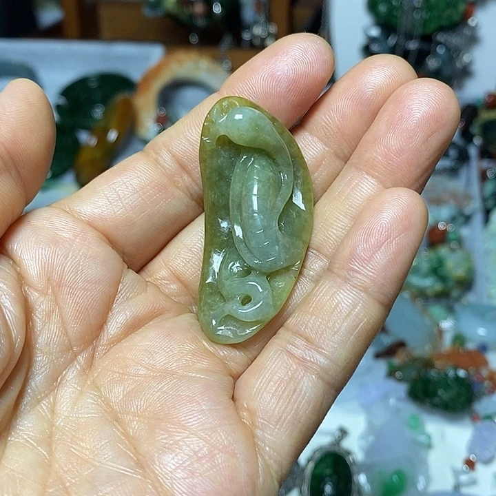 翡翠未镶嵌吊坠(赠链)