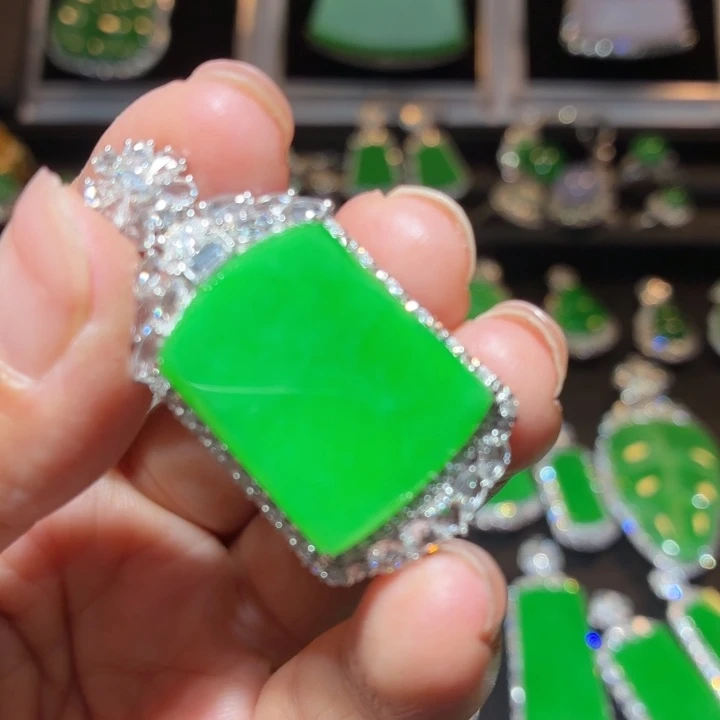 吊坠(不含链)18K金镶嵌翡翠翡翠