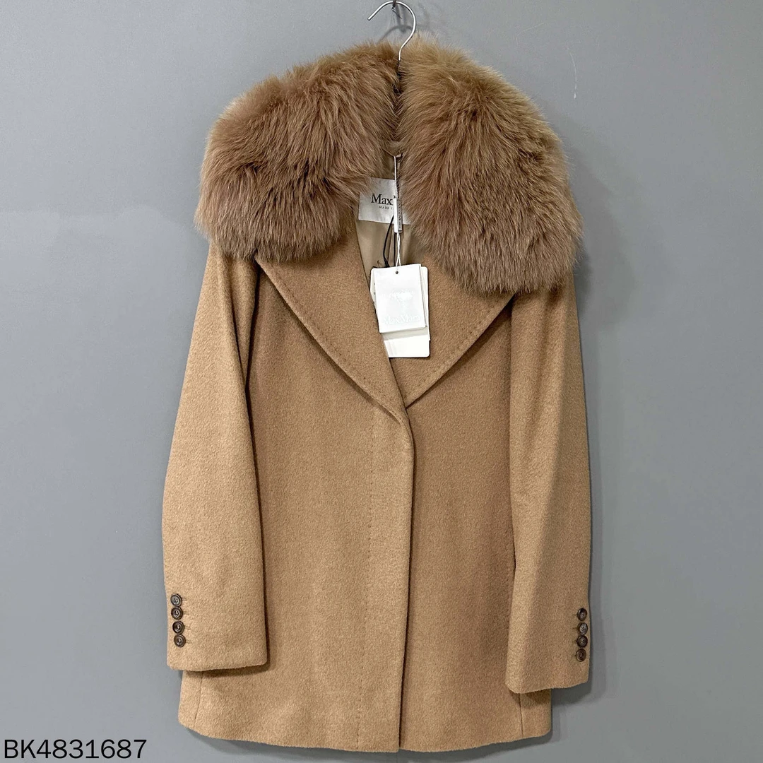 未使用 MaxMara 短款收腰毛领大衣/38码/31687