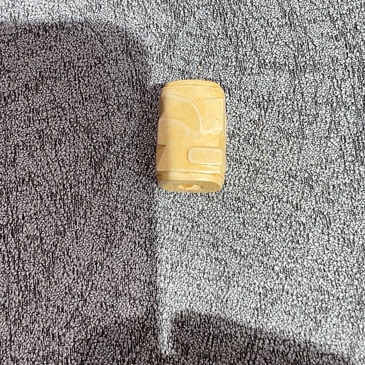 透闪石质玉未镶嵌颈饰