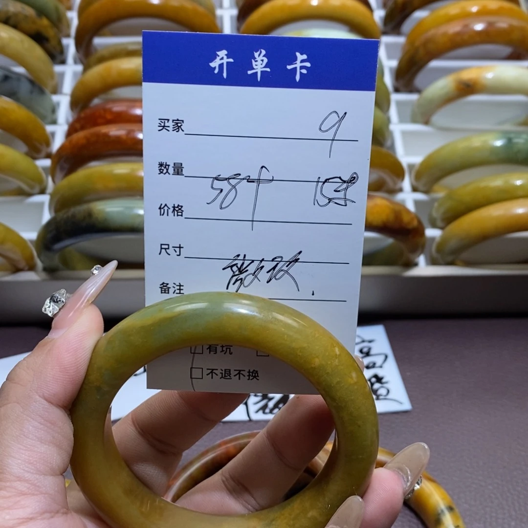 合金蛇纹石玉手镯人**往