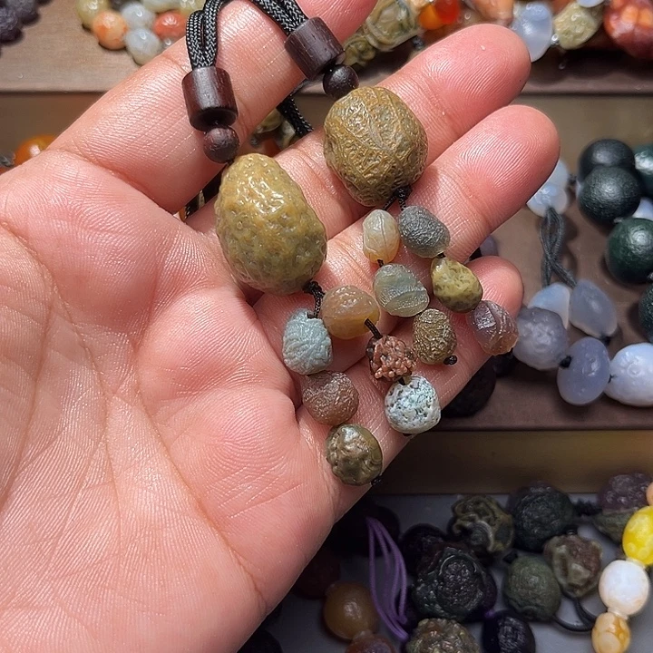 阿拉善彩玛瑙手串