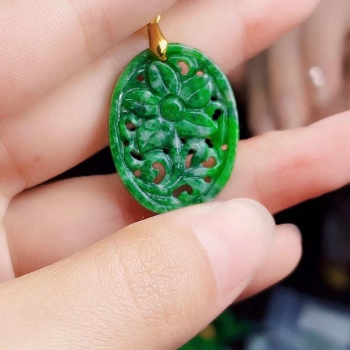 翡翠未镶嵌颈饰多样性