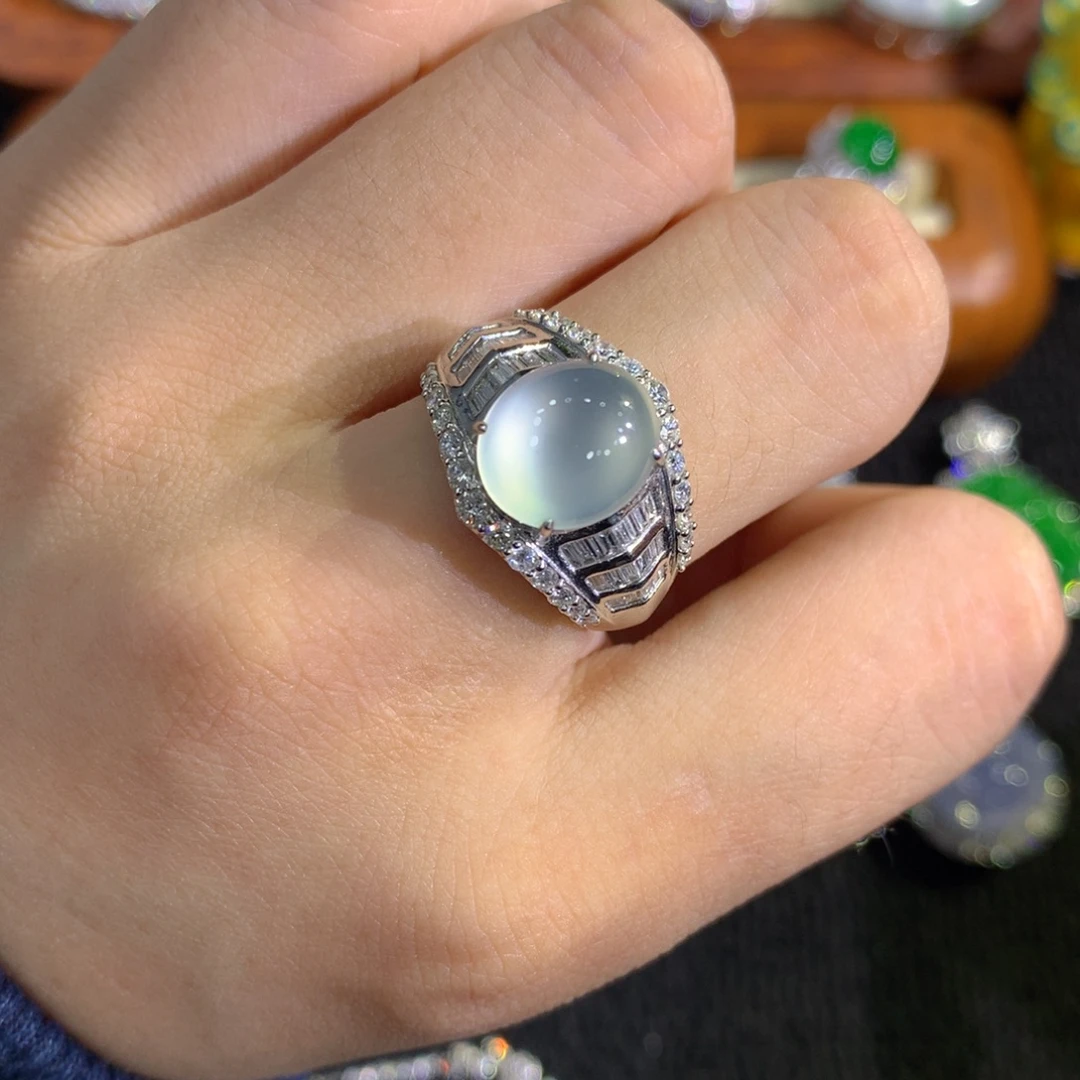 翡翠18K金镶嵌戒指