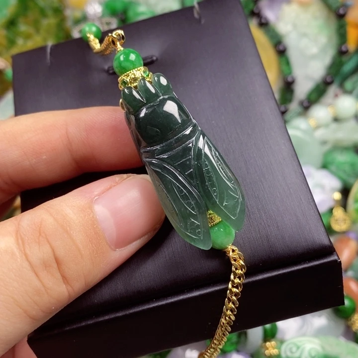 翡翠未镶嵌吊坠(赠链)