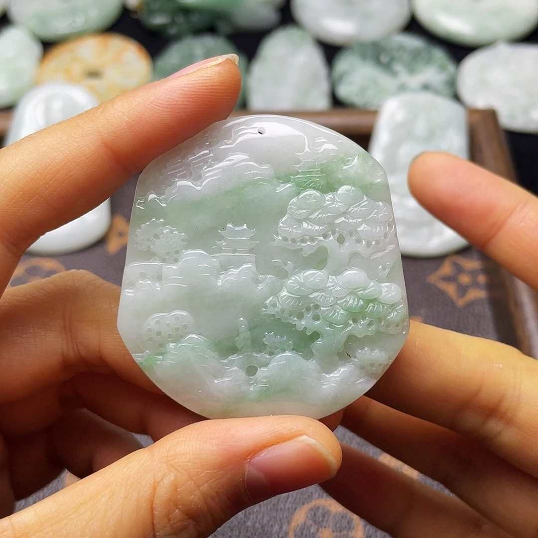 翡翠未镶嵌颈饰山水牌