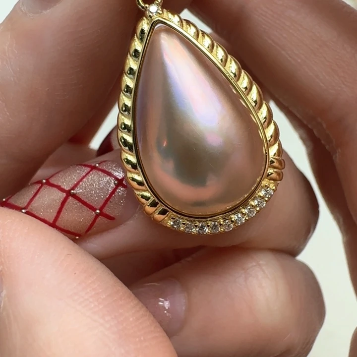 拼合珍珠（马贝珠）颈饰18K金镶嵌