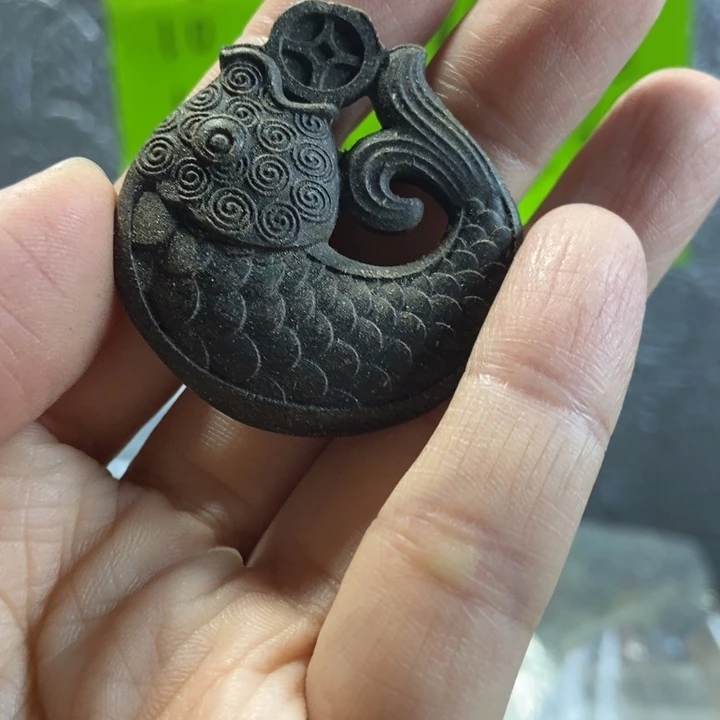 泥塑息肌年年有余牌