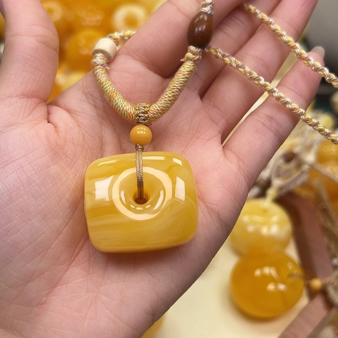 琥珀未镶嵌颈饰蜜蜡