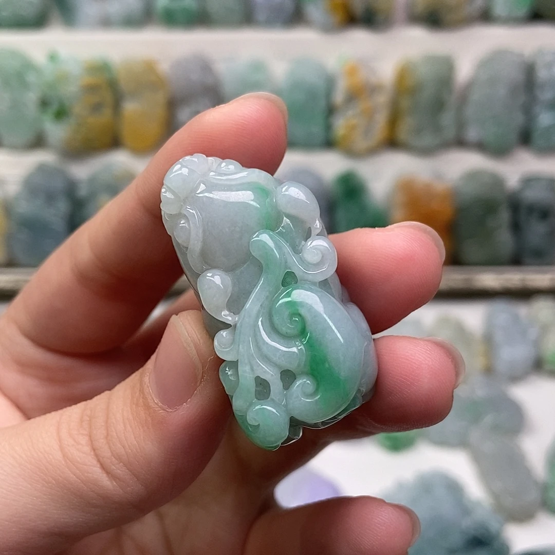 翡翠未镶嵌吊坠(赠链)