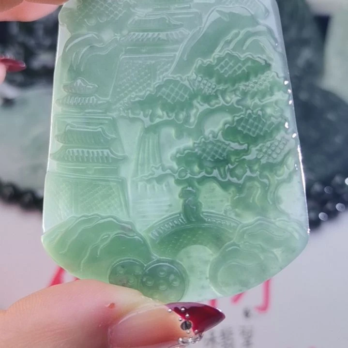 翡翠颈饰未镶嵌天然的A货翡翠