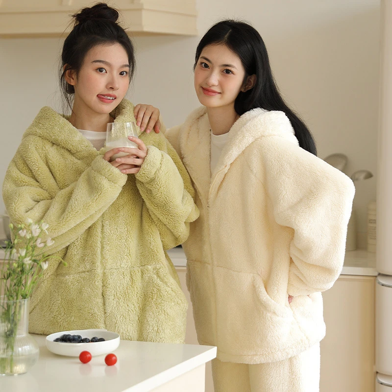 聚酯纤维秋冬加厚保暖女士连帽可爱睡衣云朵绒加绒闺蜜拉链套装大