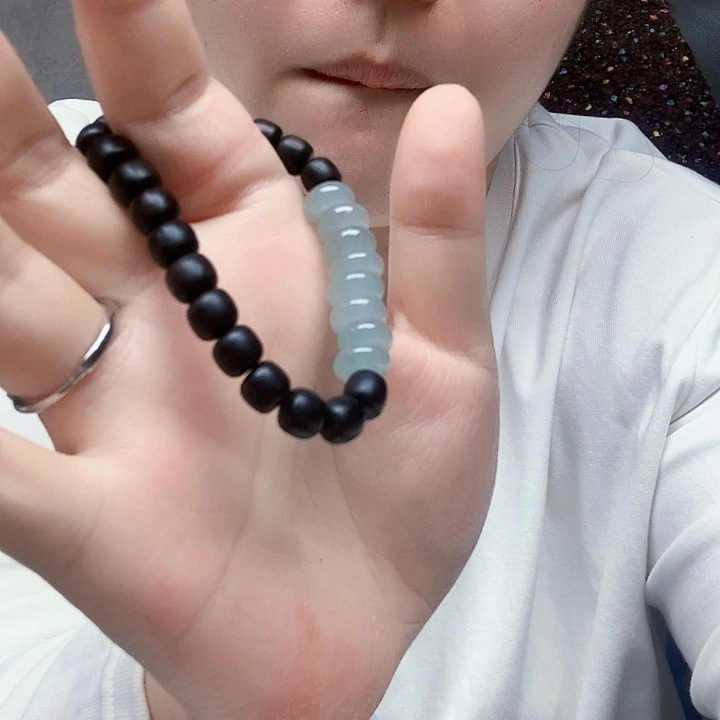 小***子翡翠未镶嵌颈饰翡翠手串