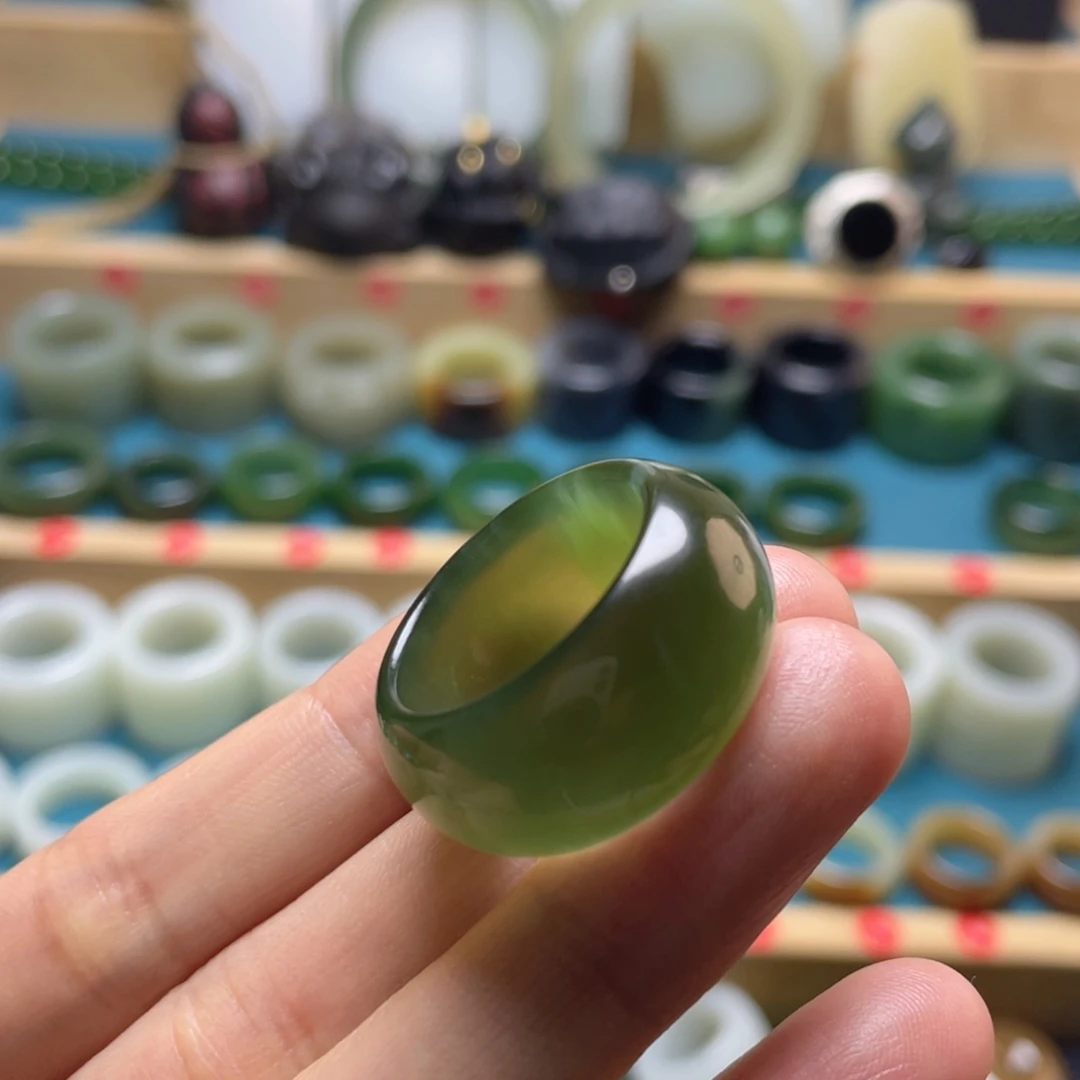 鹤***哥和田玉未镶嵌戒指