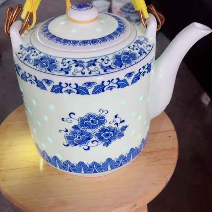 青花玲珑牡丹花提梁壶