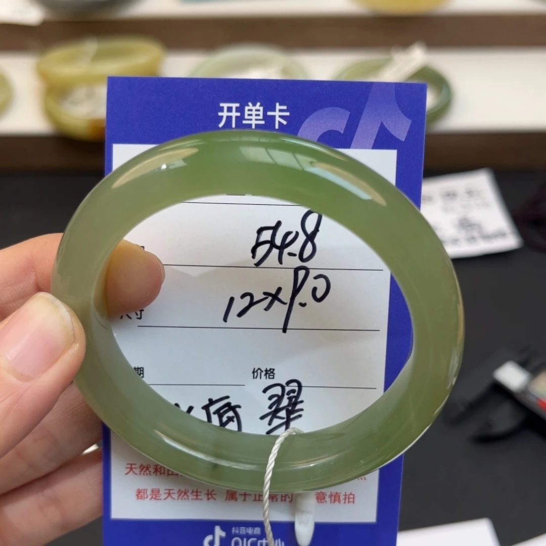 兔***闪和田玉未镶嵌手镯