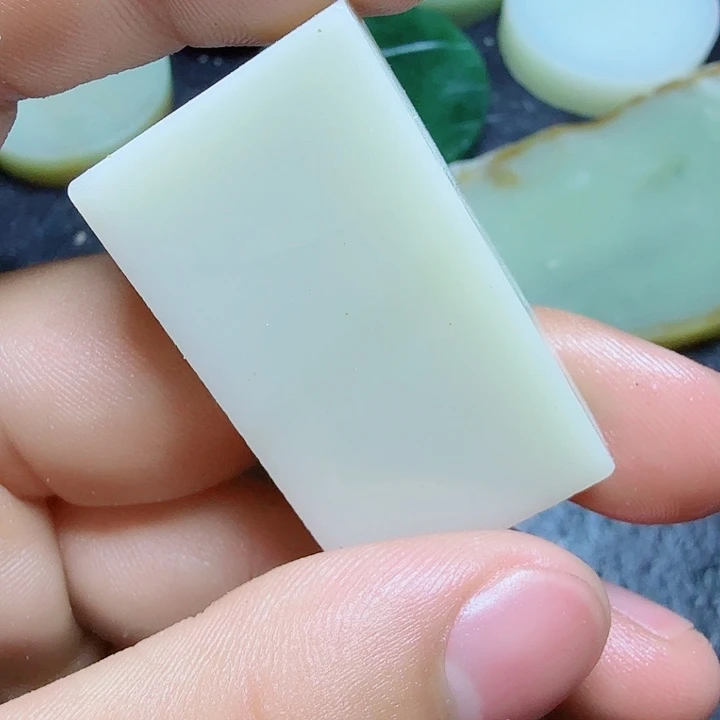 和田玉（糖玉）未镶嵌珠宝奇石