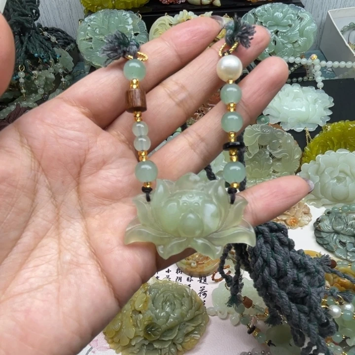 蛇纹石玉未镶嵌颈饰