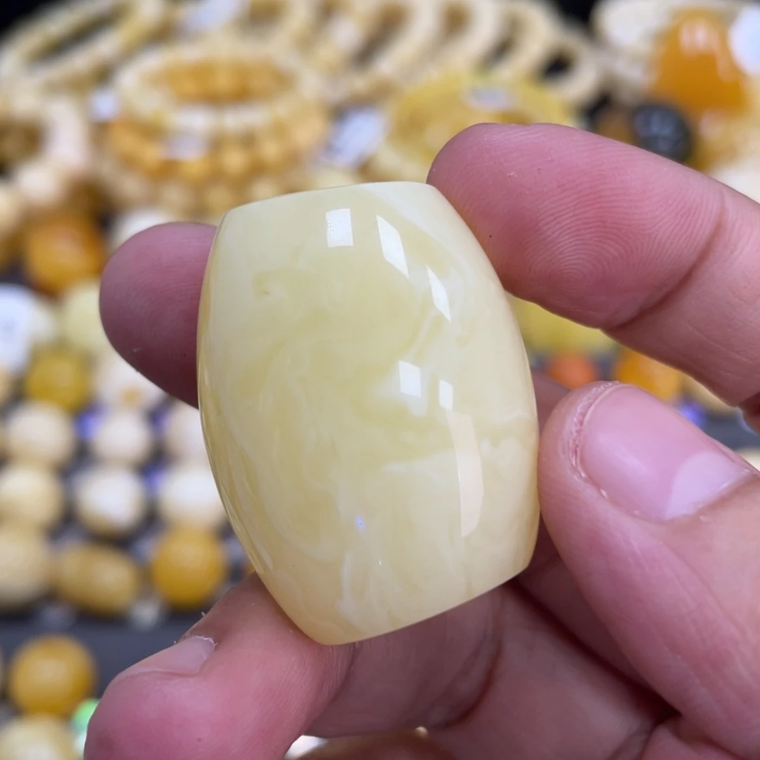 黑****未镶嵌蜜蜡裸石34*26*20mm瑕疵福利马蹄