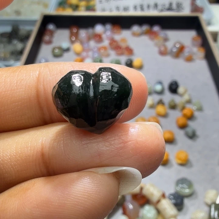 和田玉未镶嵌珠宝奇石