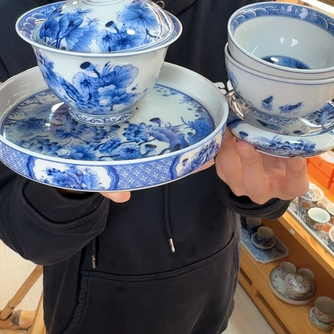 盖碗里的水煮开后放入锅