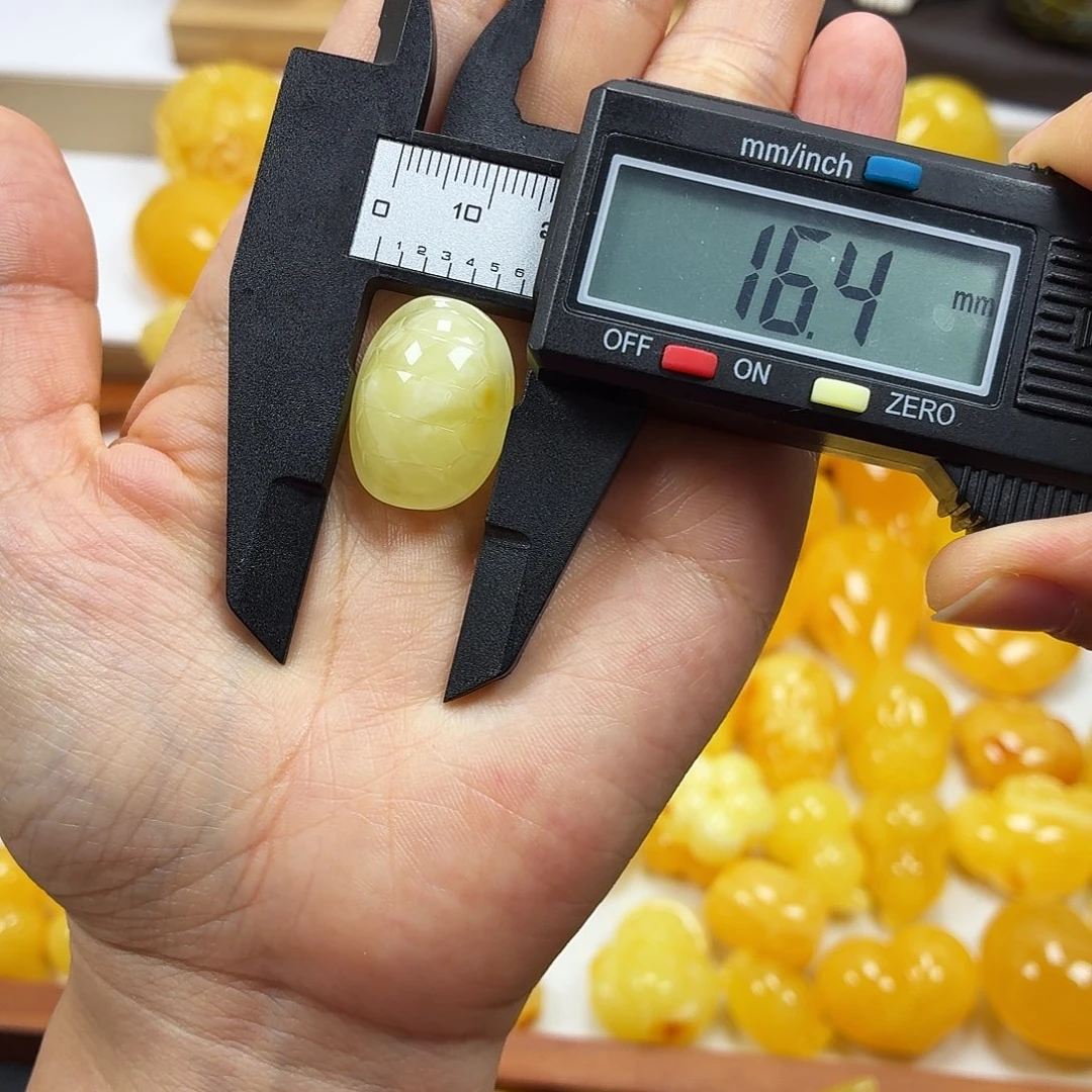 蜜蜡未镶嵌颈饰焦皮浓蜡妖花富甲