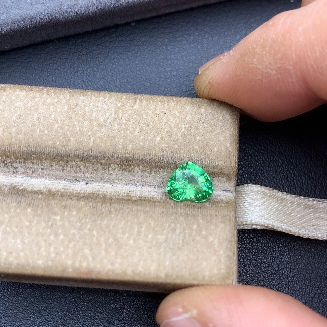 未镶嵌裸石石榴石（沙弗莱）1.11ct