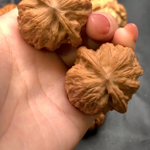 文玩核桃吊坠野狼