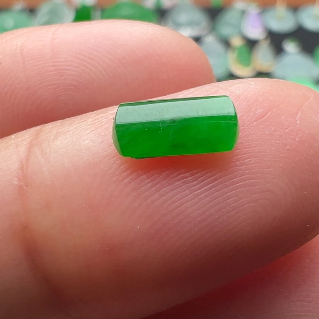 翡翠颈饰未镶嵌马鞍7.9