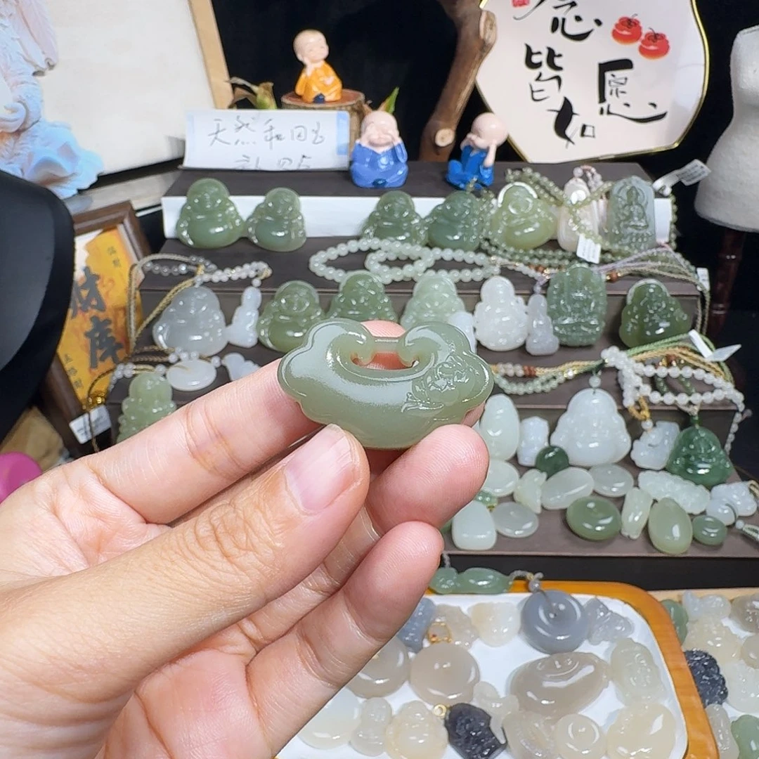 悦***悦和田玉未镶嵌颈饰