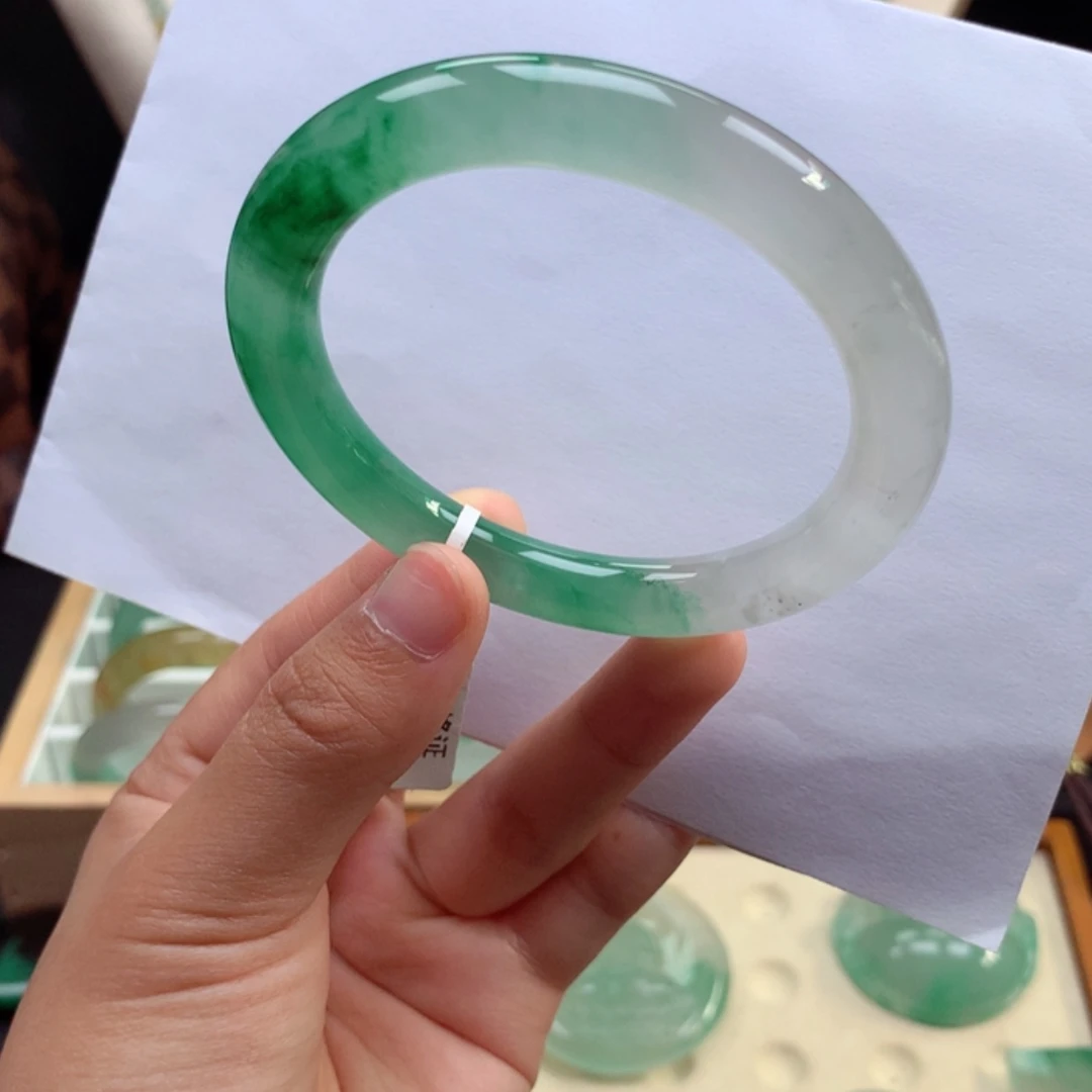 【闪购商品】未镶嵌手镯石英质玉