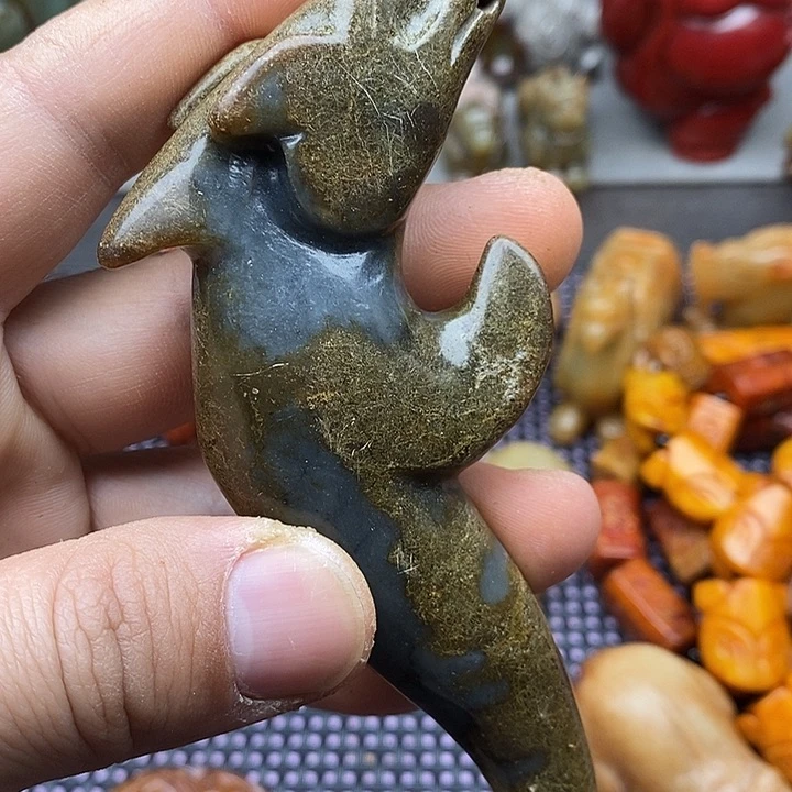 未镶嵌蛇纹石玉颈饰