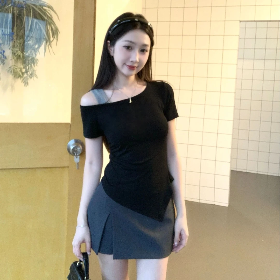 气质拼色法式时尚2025女装设计感不规则露肩上衣修身显瘦拼接T恤